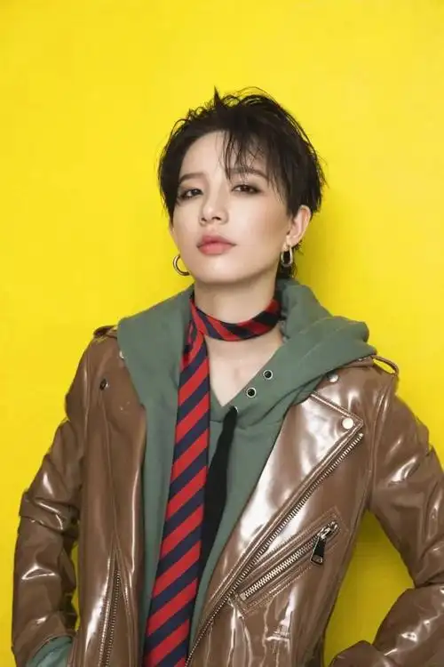 浪姐李斯丹妮帅起来没男人什么事