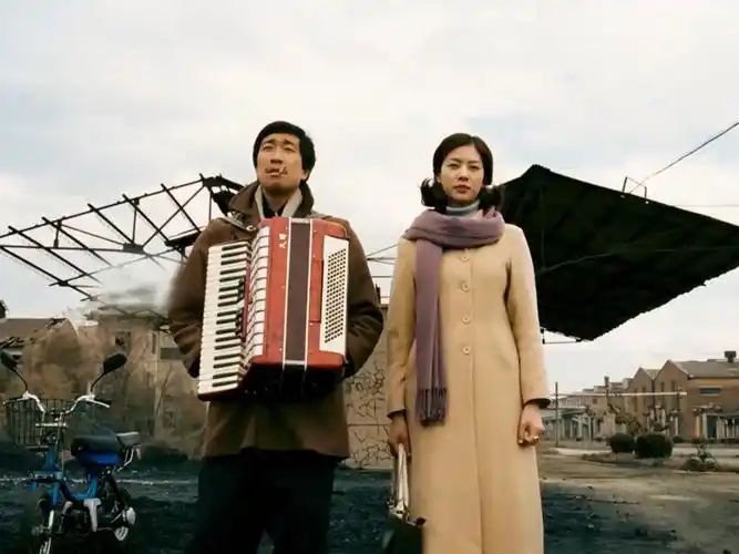 以"陈桂林"的视角打开《钢的琴》钢铁在琴键上锈蚀成诗