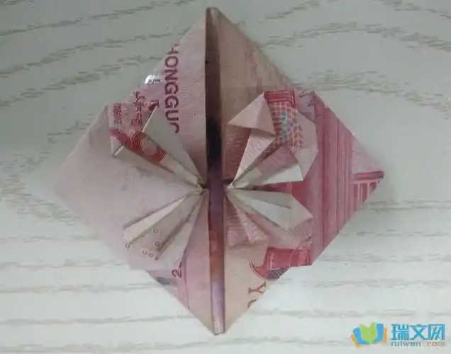 100元折爱心的步骤图解