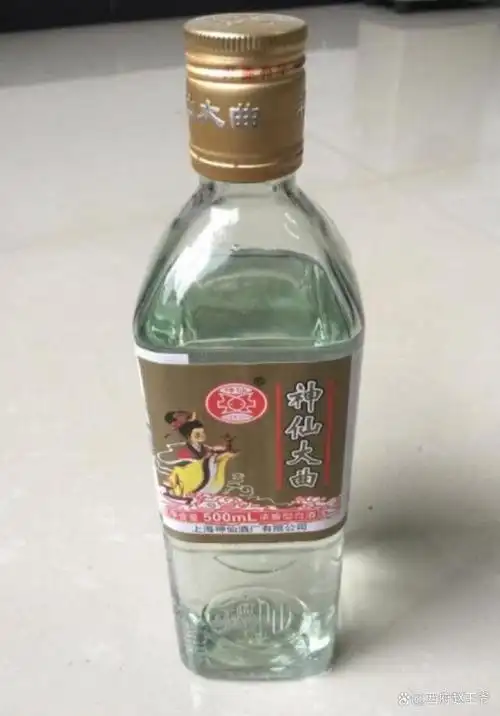 上海土著大爷晒酒柜,酒不多,但个个经典,行家:老爷子家底挺厚