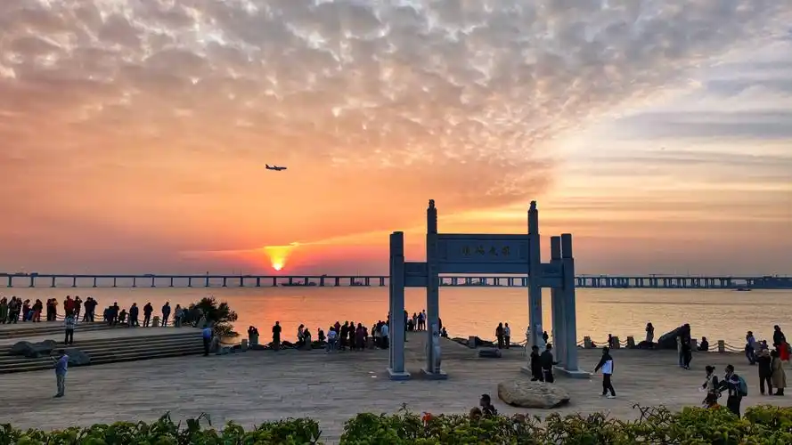 深圳宝安西湾红树林公园的落日