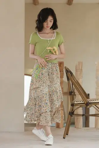 蜜妃儿小个子显高搭配洋气短款上衣加雪纺碎花半身裙套装裙两件套