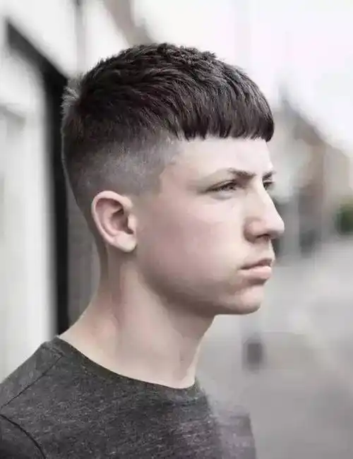 适合高发际线男生的3款刘海发型拯救你的烦恼