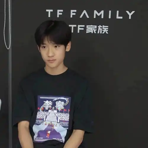 "#tf家族张峻豪  #时代峰峻三代自截 | 物料:《迷宫》记录