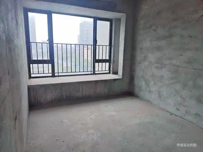 中洲华昕府毛坯四房朝南户型方正配套成熟