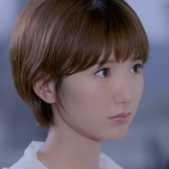 毛晓彤美女短发小可爱很委屈gif动图_动态图_表情包下载_soogif