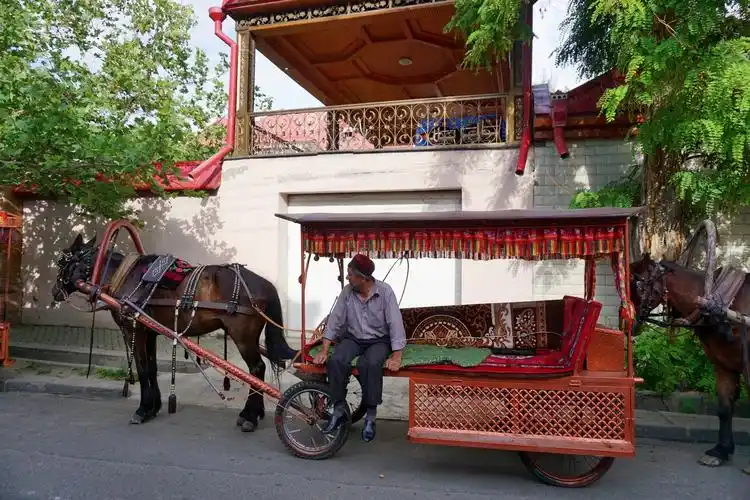 伊宁喀赞其民俗旅游区(d8) 写美篇接下来就要去 坐马车了,马车在这里