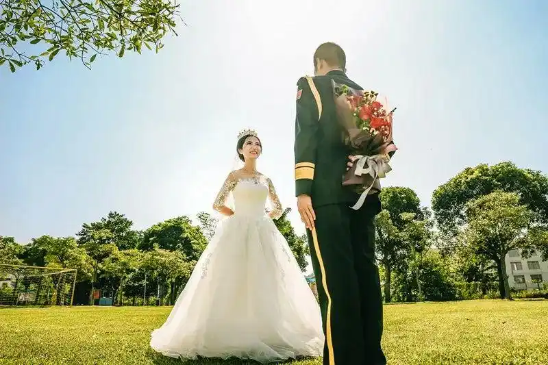 军恋兵哥哥的这组军营婚纱照太招人嫉妒