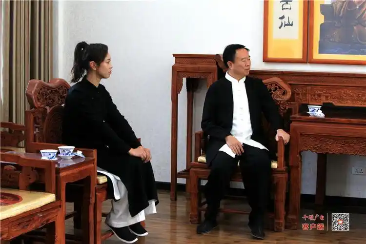 任刚的弟子凌云也向钟云龙道长请教了武当武术的养生功法和理论体系