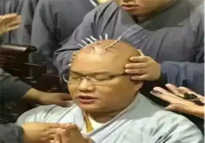 《关于汉族佛教寺庙剃度传戒问题的决议》,其中就提出不再让和尚头顶9