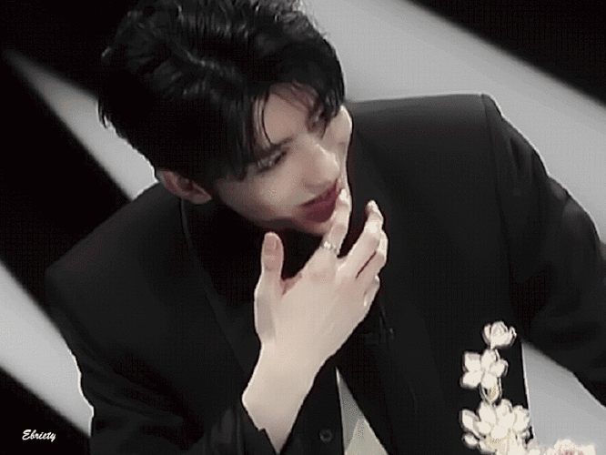 一笑百媚生  再笑倾人城      #蔡徐坤