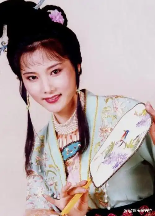 已成为越剧团的主要支柱之一,与茅威涛,何英,方雪雯,董柯娣等同被誉为