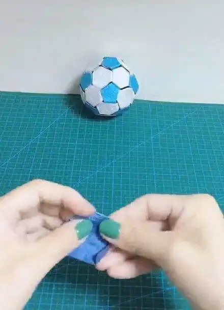 手工折纸玩具热门小足球