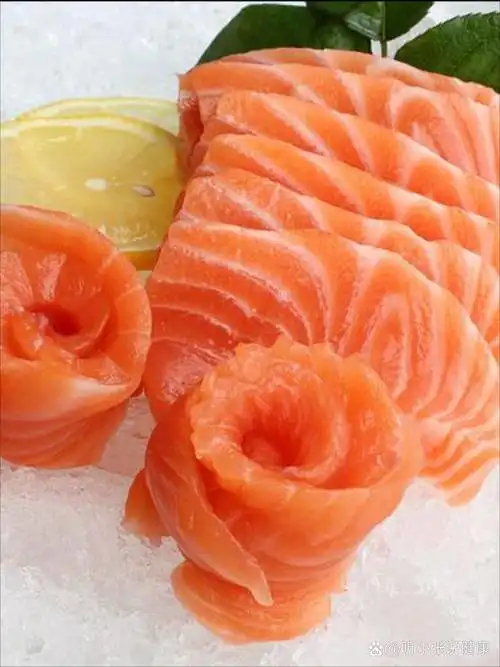 高营养价值:三文鱼是一种富含蛋白质,维生素 d和维生素 b12的食物.