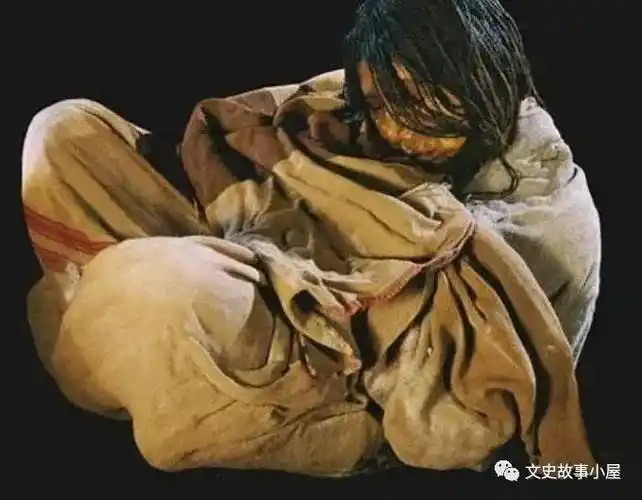 胡安妮塔身上的外衣十分的豪华,甚至被美国华盛顿国家艺术馆的史前