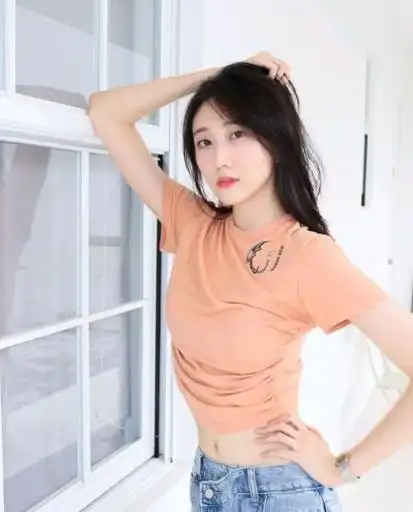 彝族歌后安冬:曾经比那英还火的歌手,离婚后到美国开始新生活