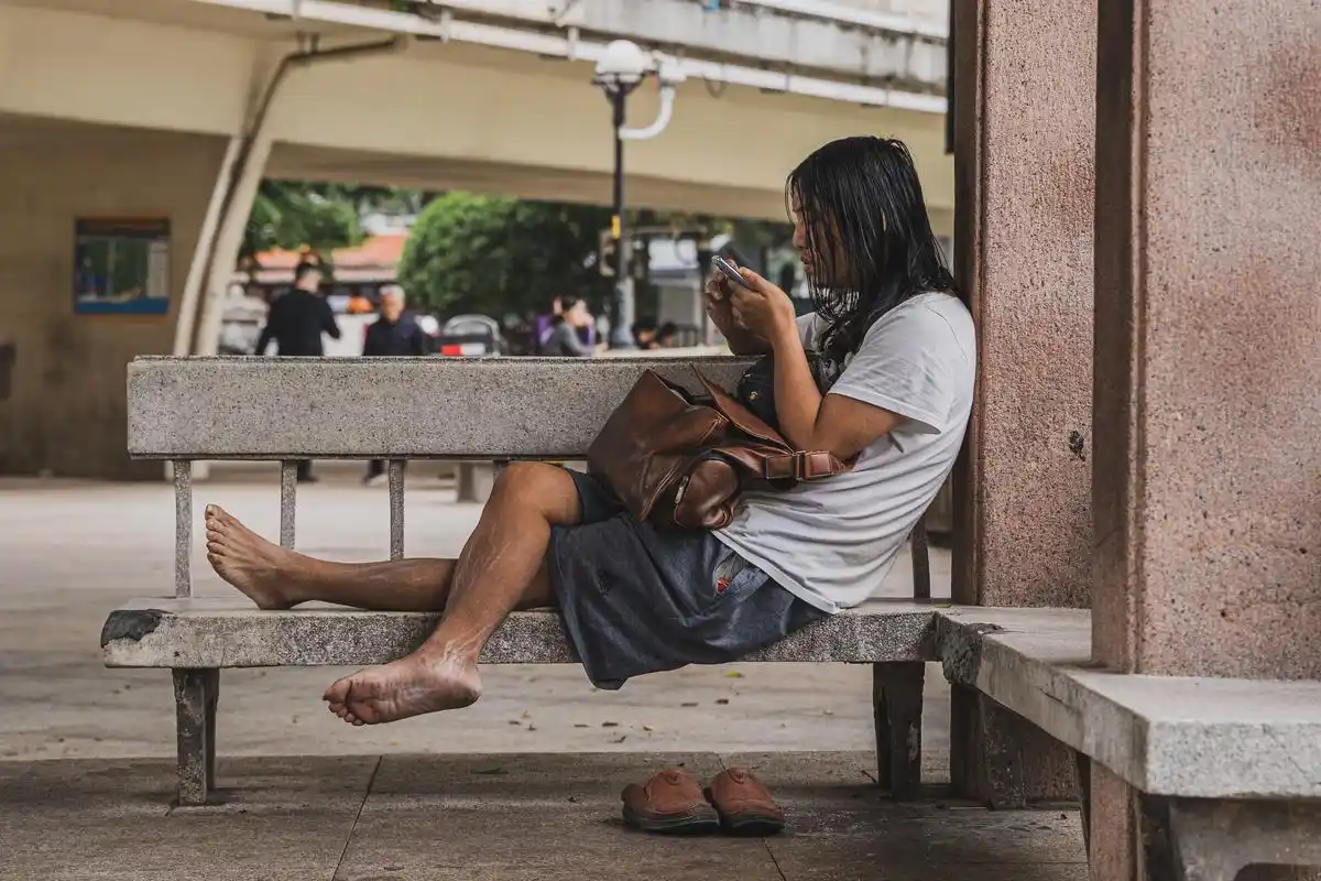 12月的广州街头摄影作品.这里的人幸福感很高,但12月的广 - 抖音