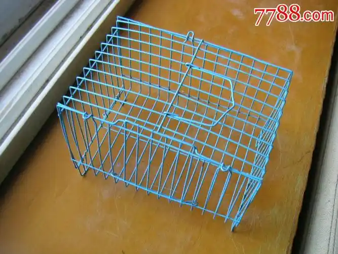 铁丝编小笼子有小门适合仓鼠或其他小动物用