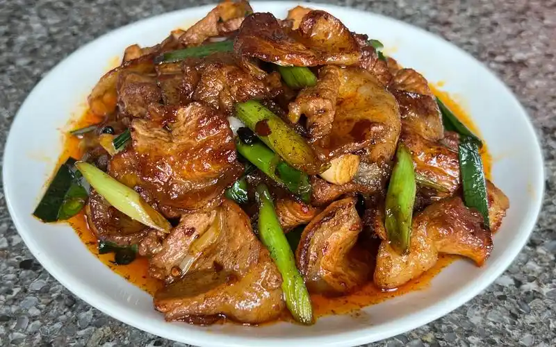 教你生爆盐煎肉的做法,到底跟回锅肉有什么区别?看看哪个适合你