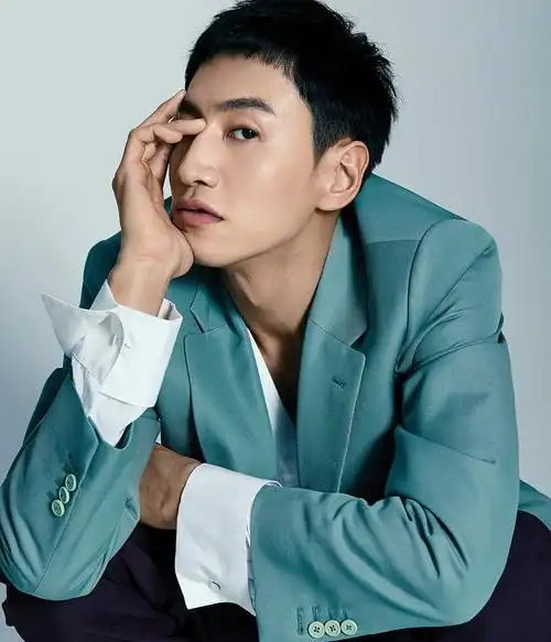 李光洙,谁还不是个时尚boy,我的画报也很时尚!_高清图集_新浪网