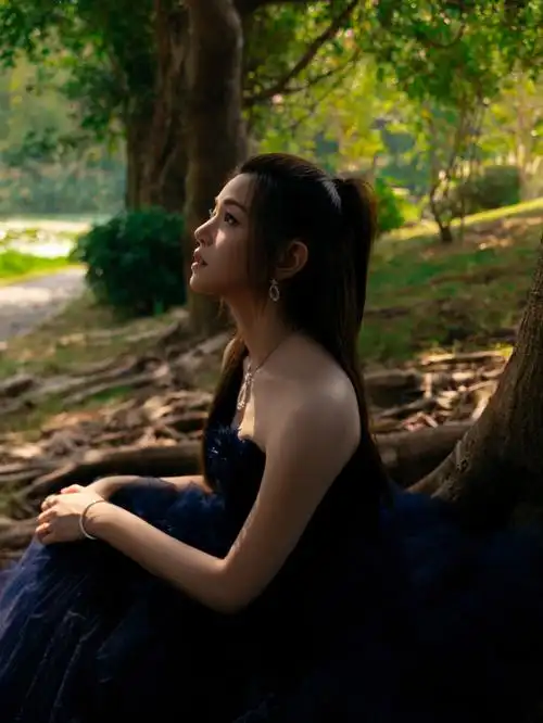 陈妍希蓝色荆棘蛋糕裙