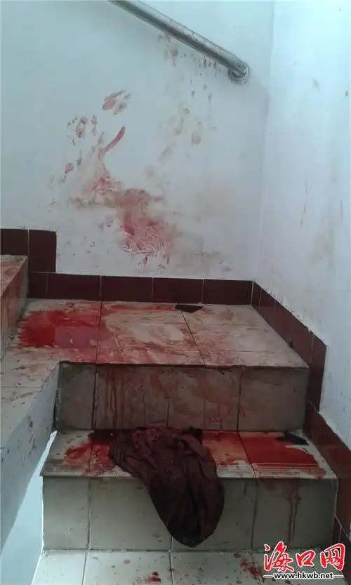 地上流下的血迹