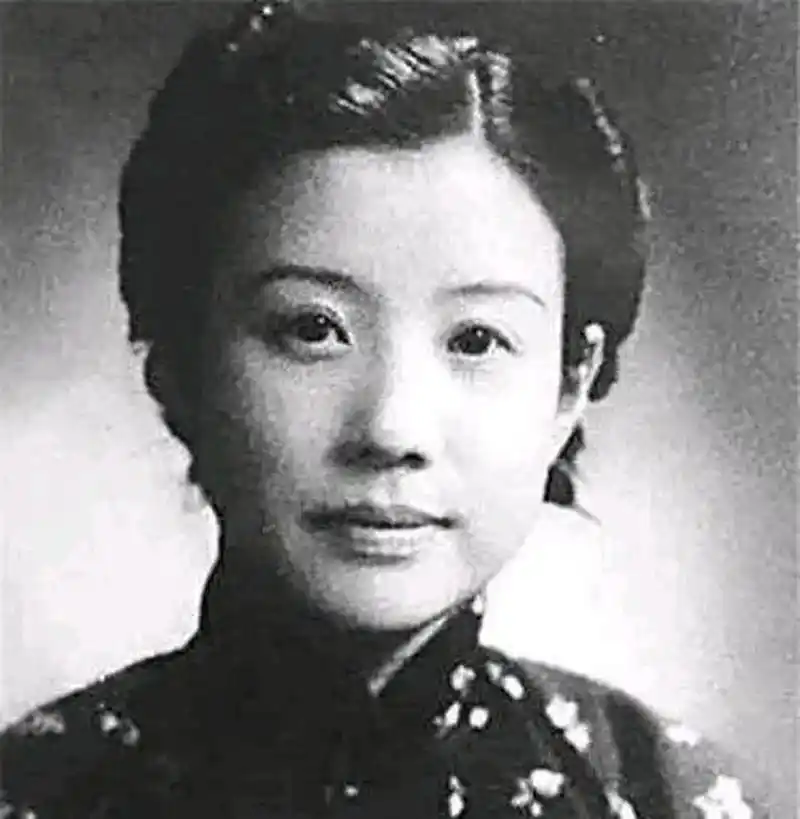 02 1902年,李国秦出生在