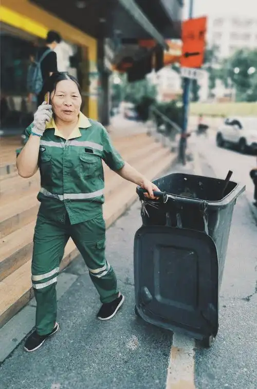 【有图】西村早晨,辛勤的环卫工人-蜂鸟网