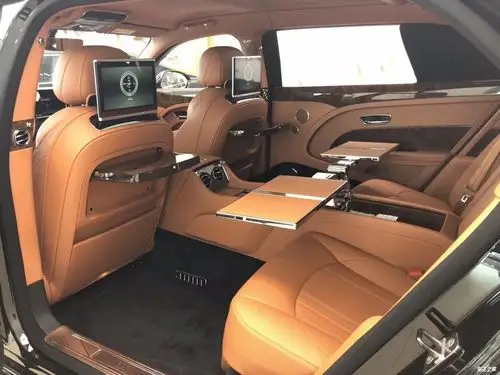 >车主之家>车商快讯>青岛>车商动态>宾利慕尚加长版极尽奢华的内饰和