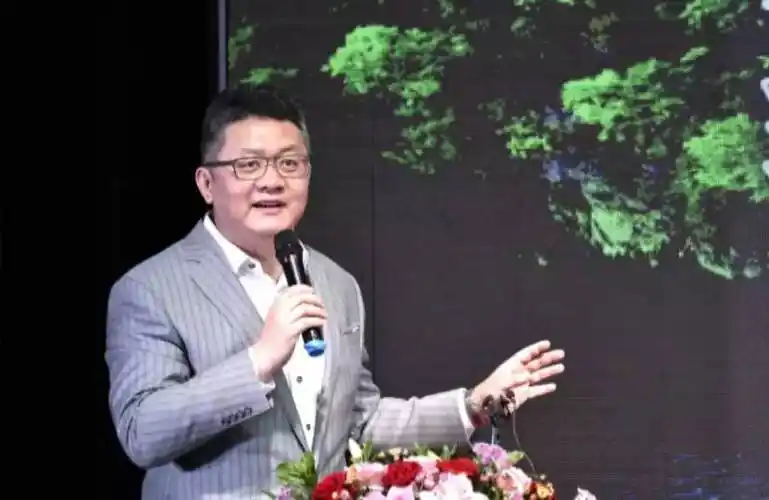 央视主持人张斌被老婆胡紫薇当场爆料出轨究竟怎么回事