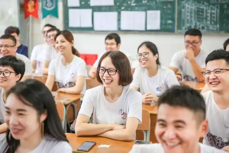 同学们也不禁笑出了声,哈哈哈哈哈哈