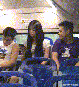 搞笑gif段子:妹子,骑车不会拐弯吗?掉沟里了吧