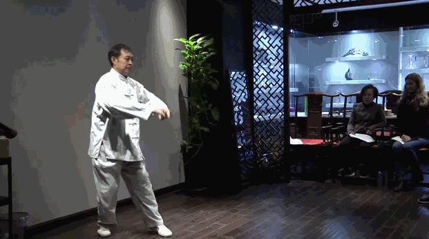 原创马保国被ko13天后,儿子练拳视频曝光!网友看乐了:为父"报仇"