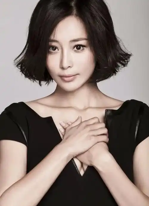 张曦文娇艳如花温柔清新美艳动人