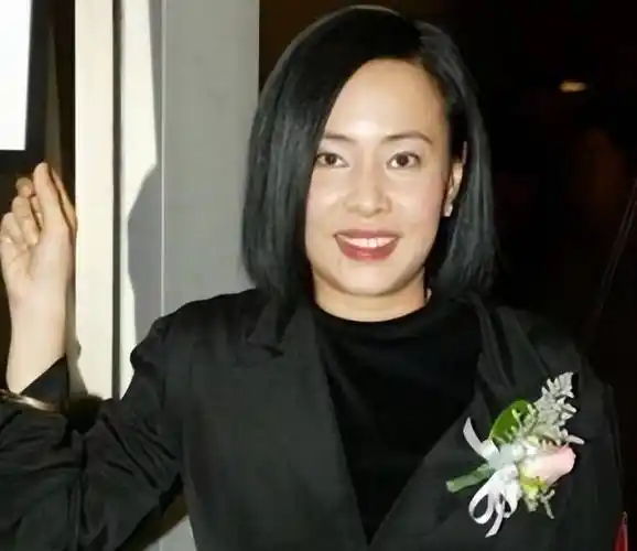 36年后再看陈荟莲,才懂周润发为何对她太心疼,人生太传奇_母亲_生活