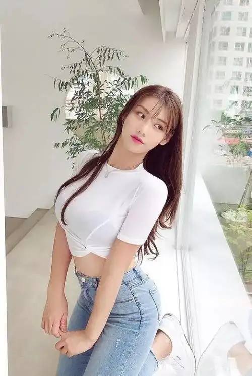 e杯韩国模特亚洲版的卡戴珊