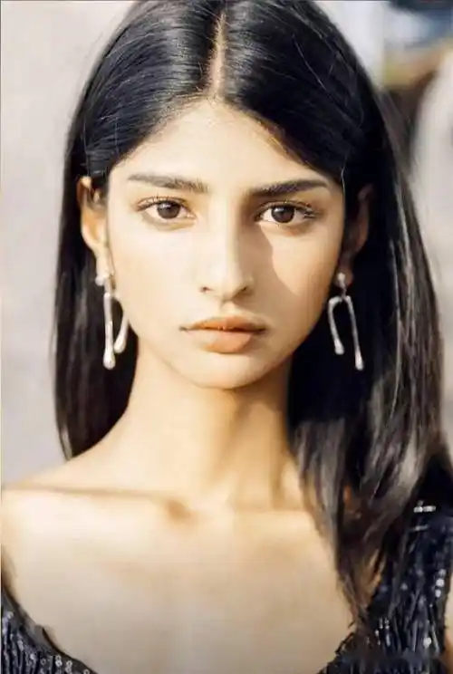 感人!河南大叔02年捡到巴基斯坦弃婴,带回中国养大,如今反哺了