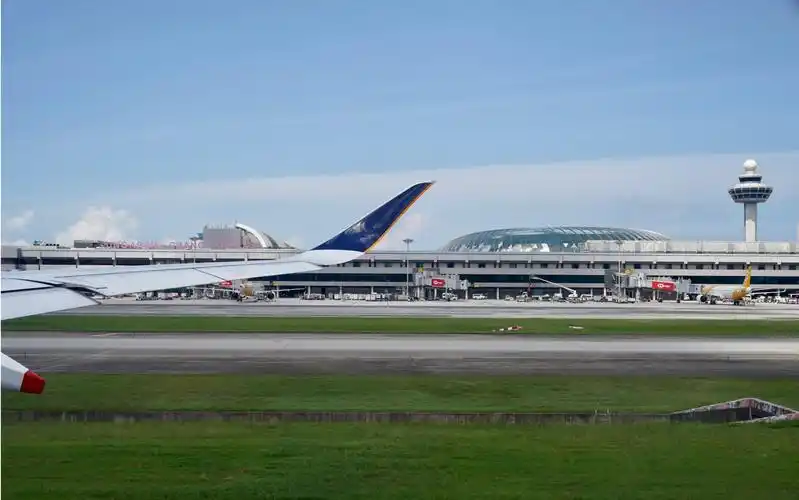 机上小孩哭个不停|新加坡航空sq634空客a350新加坡樟宜国际机场起飞全