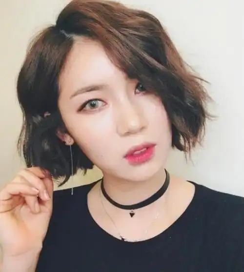 长脸适合什么发型 女生短发(女生长脸适合短发吗)(图5)