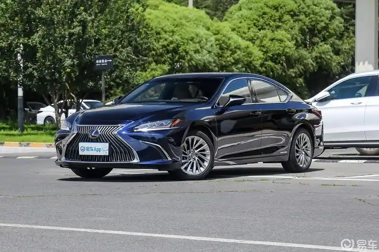 【雷克萨斯es2018款300h 行政版 国vi侧前45度车头向左水平汽车图片