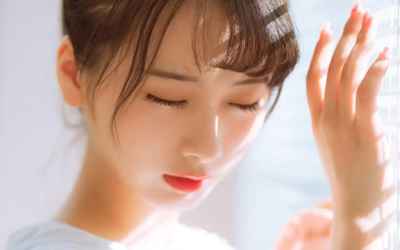 甜美清纯美女养眼高清桌面壁纸