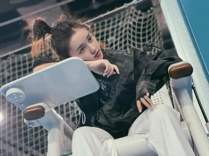 蒋依依青春美好的酷girl