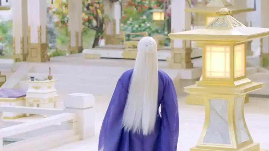 高伟光不愧是模特出身,比例好到不行;而且特地为东华而设计的略带