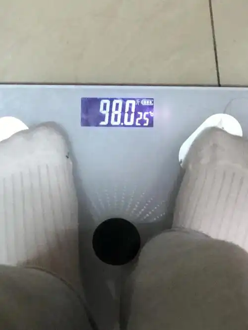 7我们宿舍的体重秤可能有点问题短期目标是国庆前瘦到92我的小腿很粗