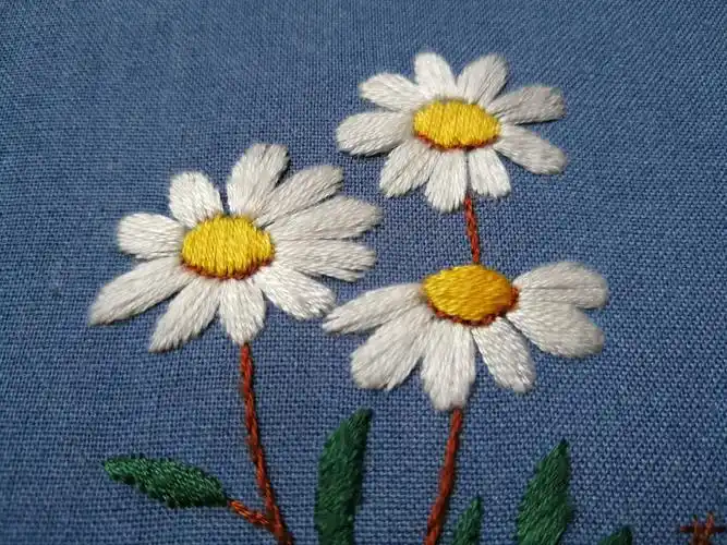刺绣雏菊