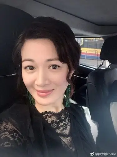 42岁的陈少霞,每天都活出了自我