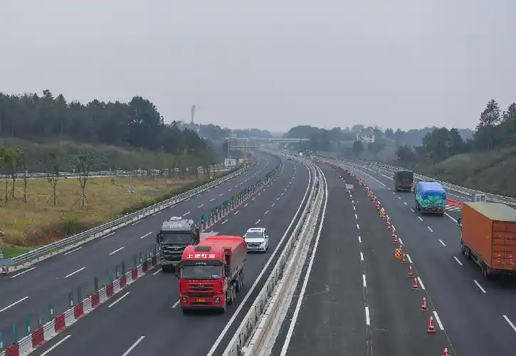 吉康改扩建项目办建设南北大通道做好交通物流保畅