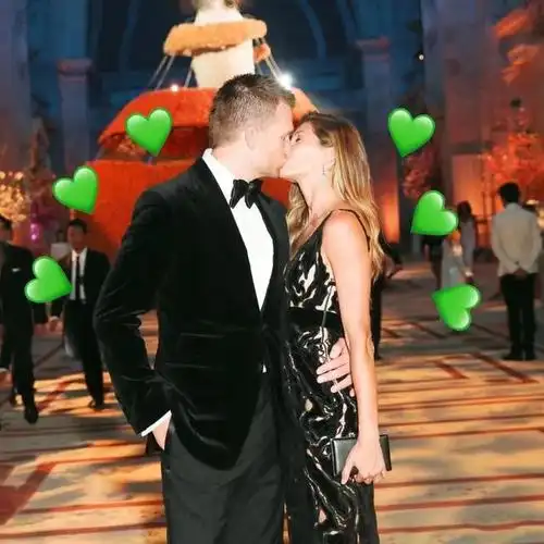 走一米赚45万美元的超模吉娘娘,也会遭遇"丧偶式婚姻"?