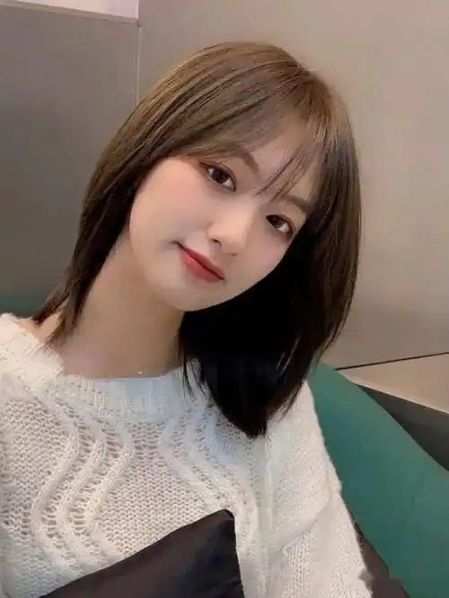 2021流行秋风初恋锁骨发