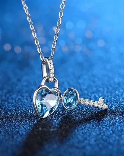 芭莎 施华洛世奇元素爱情锁吊坠(配银链)